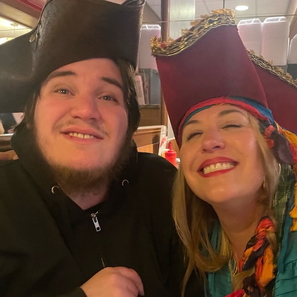 Meet your Posher, Holly - Picture 1 of 1